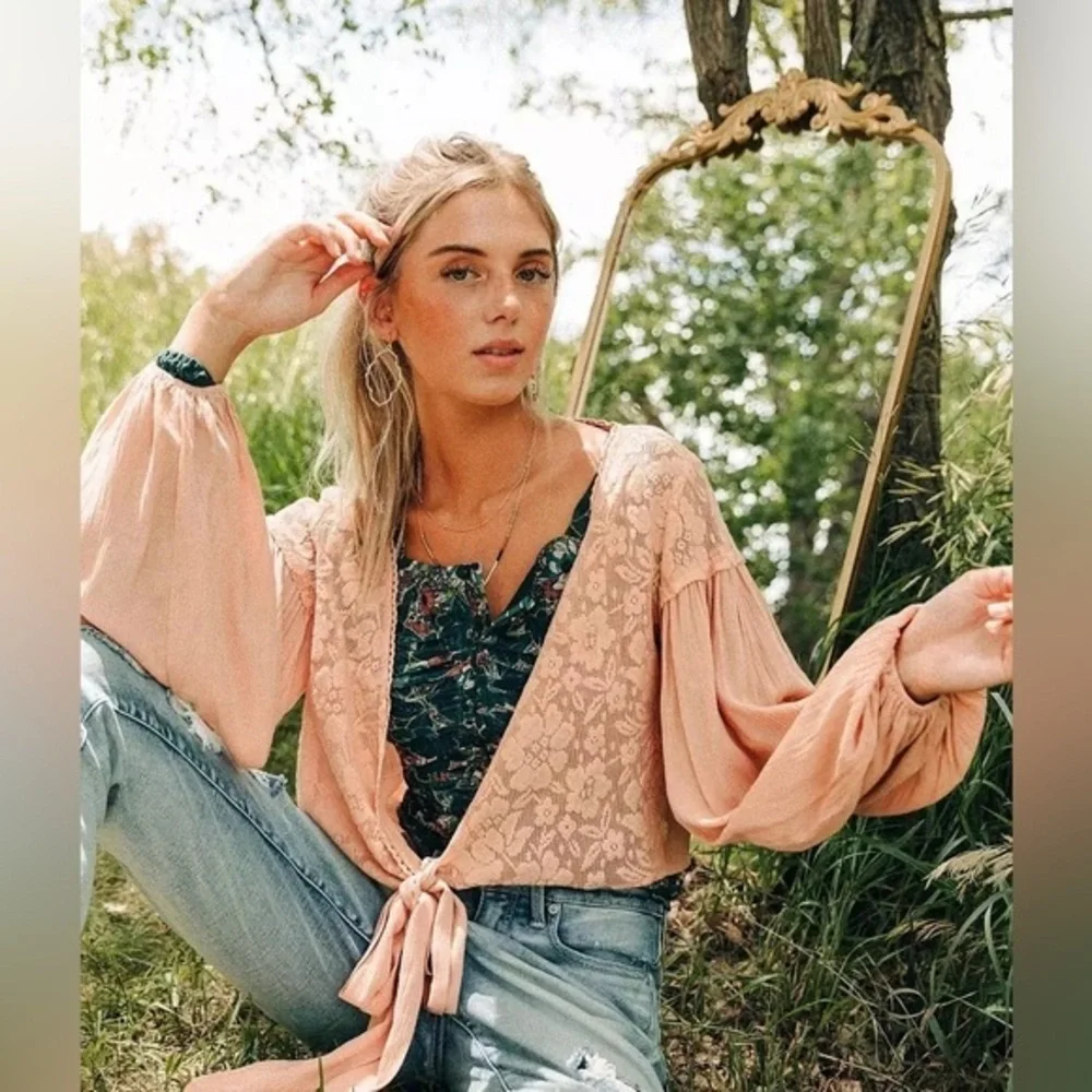 Gimmick Buckle Boho Crinkle Wrap Tie Too with Lace Detail